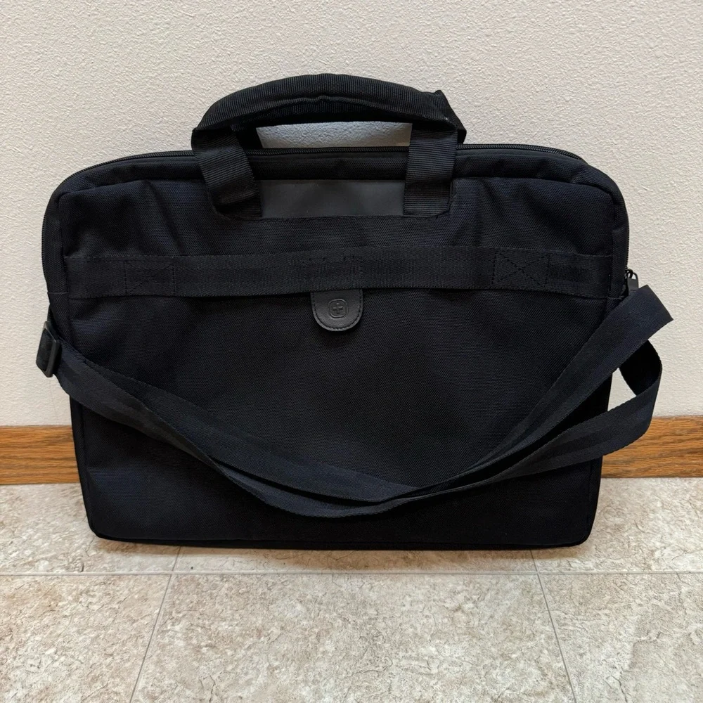 Swiss Gear Anthem 17” Laptop Slim Carrying Case Bag